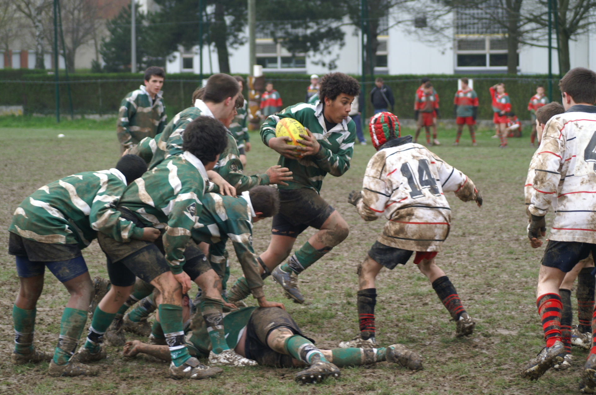 L'école de Rugby ASMB a toujours aimé la boue